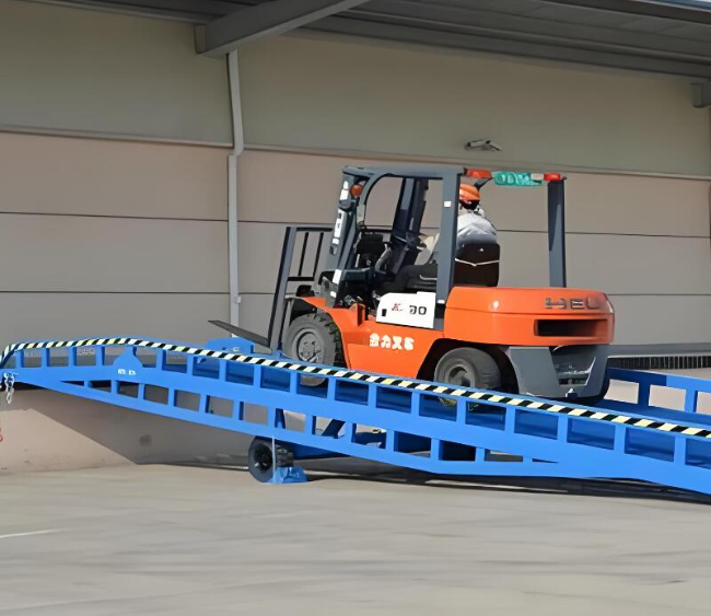 石碌镇移动式卸货平台（叉车用）